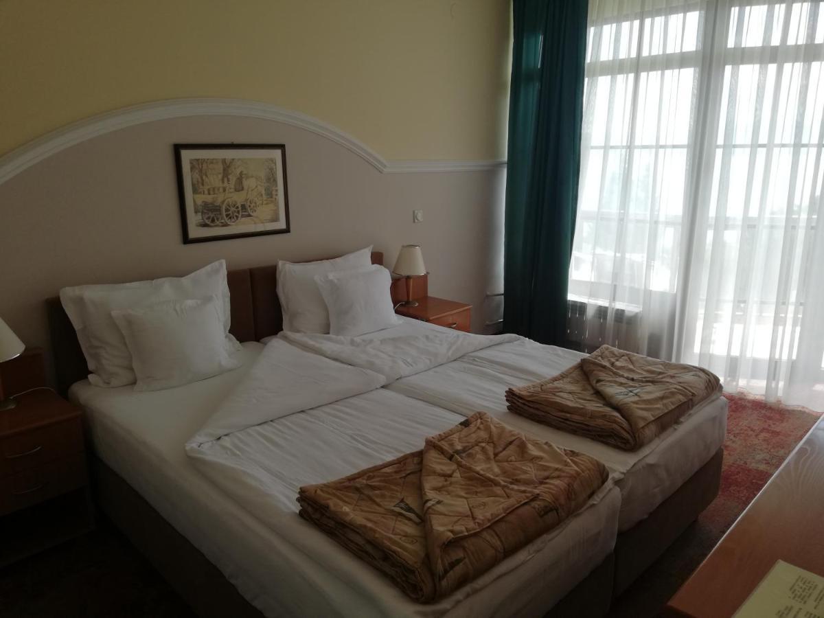 Hotel Makpetrol Струга Екстер'єр фото